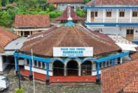 Masjid Saka tunggal  di Desa Cikakak, Banyumas, Jawa Tengah.