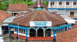 Masjid Saka tunggal  di Desa Cikakak, Banyumas, Jawa Tengah.
